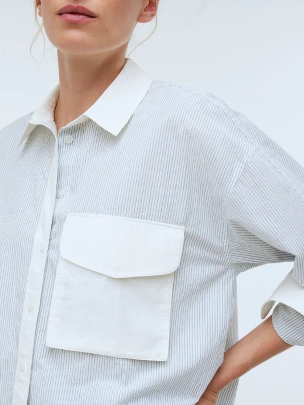 Madewell Flap-Pocket Crop Button-Up Shirt in Poplin - Picture 4 of 6